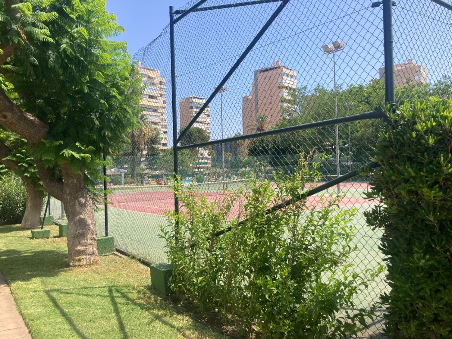 SE ALQUILA  POR  LARGA  TEMPORADA  DESDE SEPTIEMBRE 2026 BONITO APARTAMENTO  CON VISTAS AL MAR EN PLAYAMAR (TORREMOLINOS)