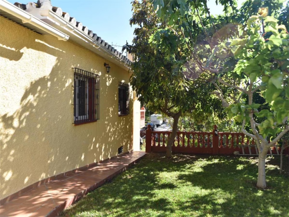 SE VENDE VILLA CON VISTAS AL MAR  EN MONTEALTO PARA REFORMAR  (BENALMADENA)