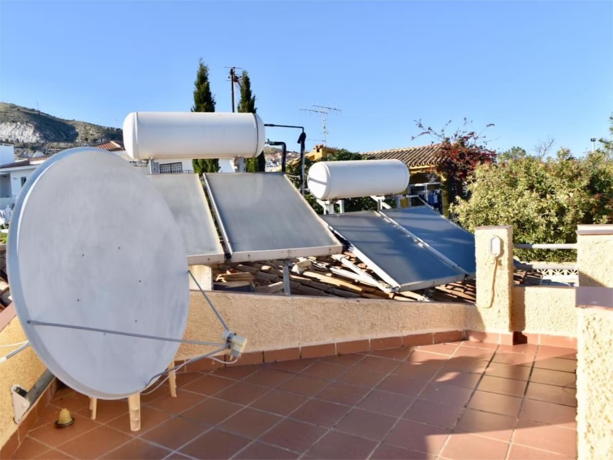 SE VENDE VILLA CON VISTAS AL MAR  EN MONTEALTO PARA REFORMAR  (BENALMADENA)