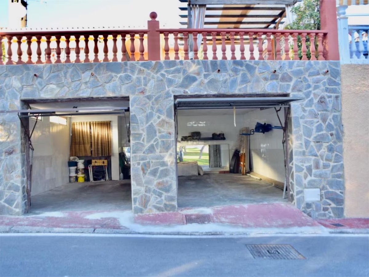 SE VENDE VILLA CON VISTAS AL MAR  EN MONTEALTO PARA REFORMAR  (BENALMADENA)