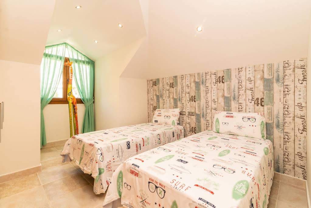 SE VENDE BONITO ATICO CON VISTAS AL MAR EN ALTOS DEL HIGUERON