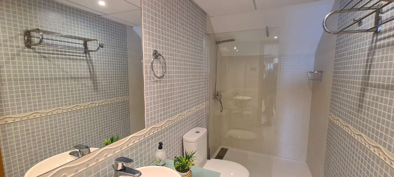 SE VENDE BONITO ATICO CON VISTAS AL MAR EN ALTOS DEL HIGUERON