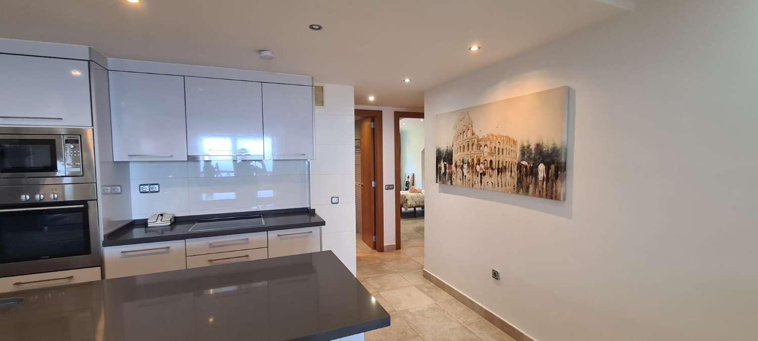 SE VENDE BONITO ATICO CON VISTAS AL MAR EN ALTOS DEL HIGUERON