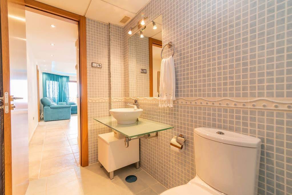 SE VENDE BONITO ATICO CON VISTAS AL MAR EN ALTOS DEL HIGUERON