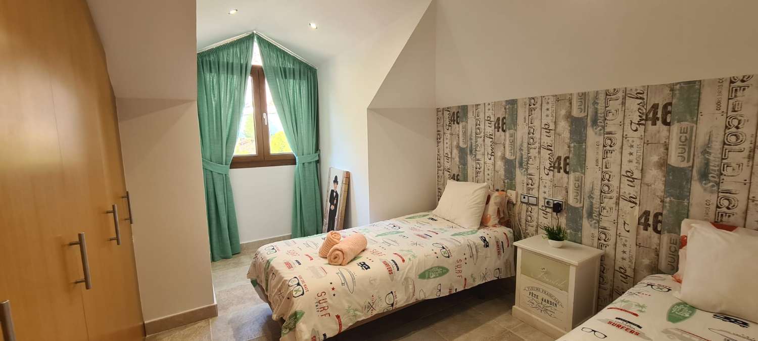 SE VENDE BONITO ATICO CON VISTAS AL MAR EN ALTOS DEL HIGUERON