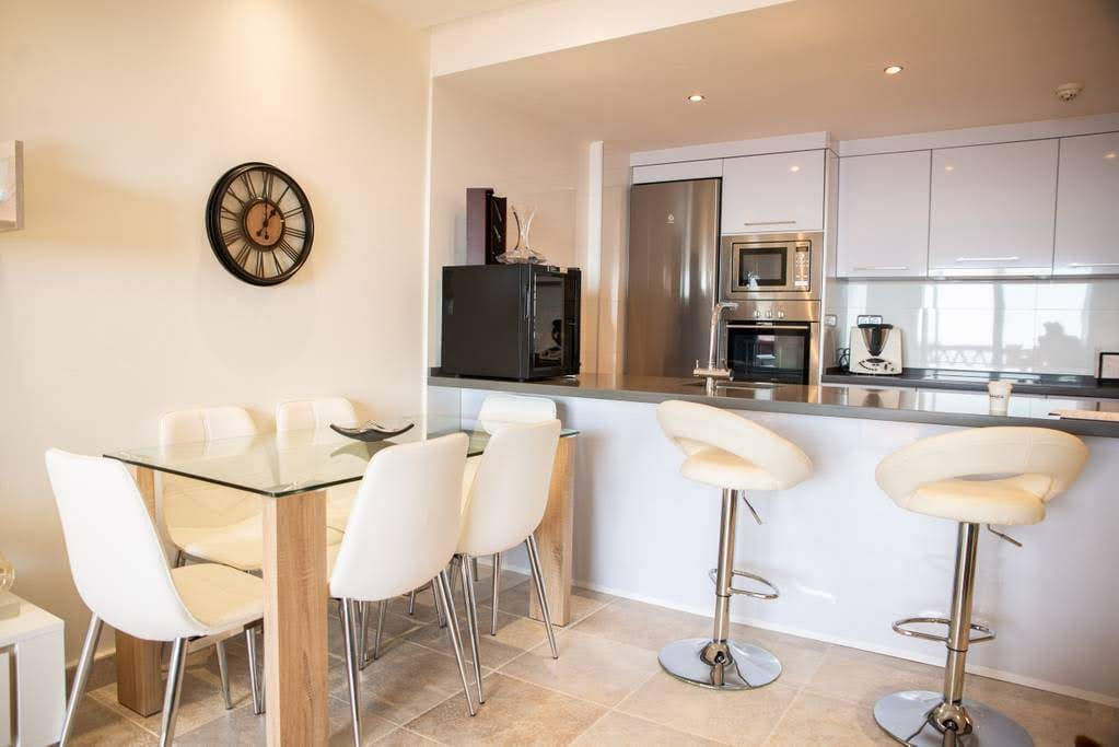 SE VENDE BONITO ATICO CON VISTAS AL MAR EN ALTOS DEL HIGUERON