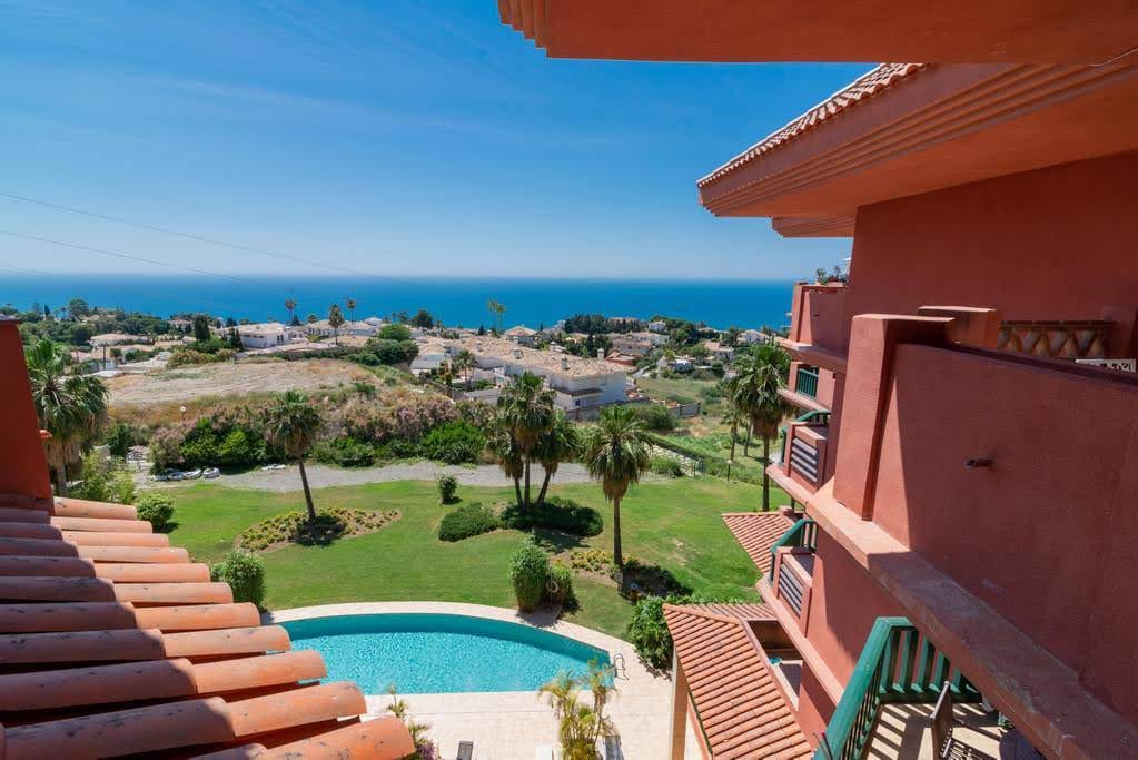 SE VENDE BONITO ATICO CON VISTAS AL MAR EN ALTOS DEL HIGUERON