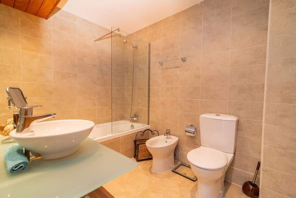 SE VENDE BONITO ATICO CON VISTAS AL MAR EN ALTOS DEL HIGUERON