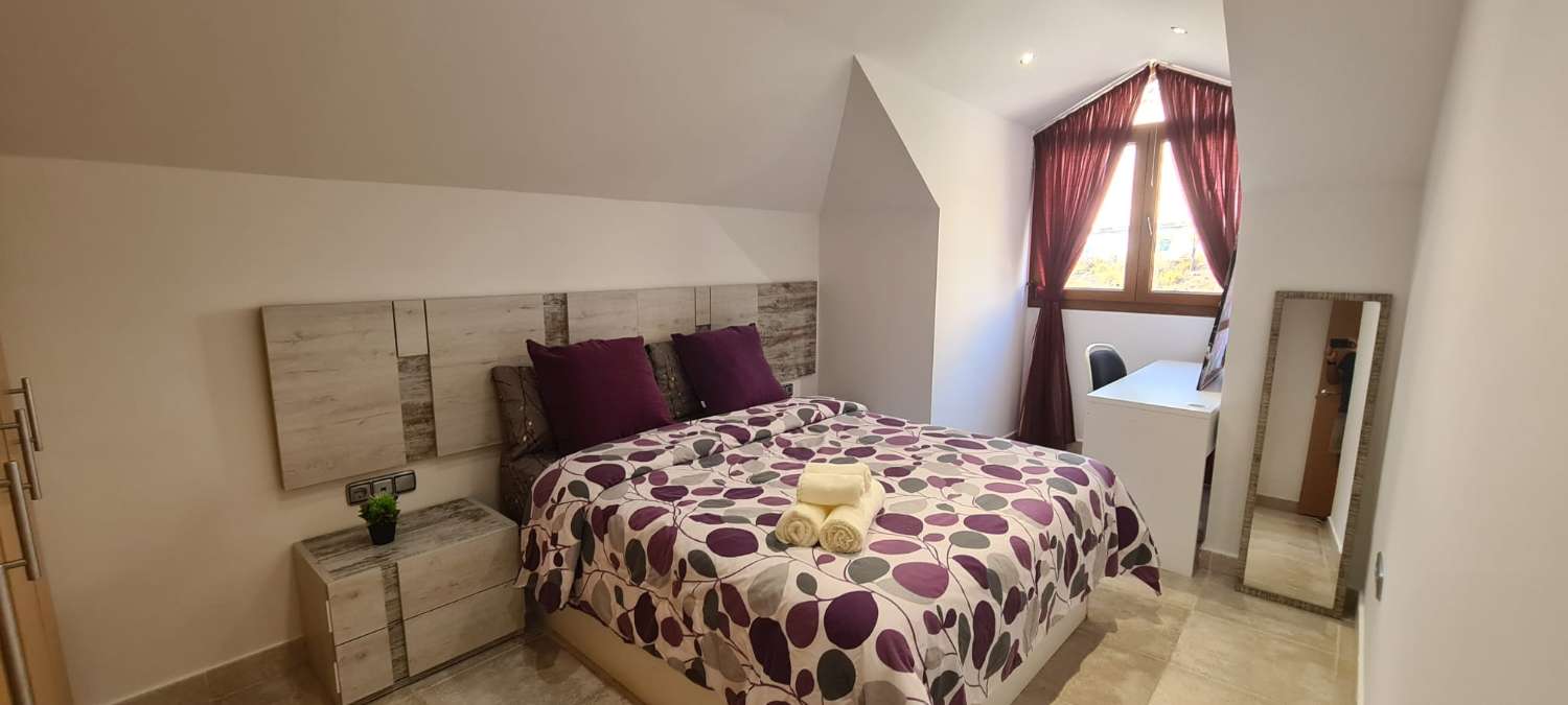 SE VENDE BONITO ATICO CON VISTAS AL MAR EN ALTOS DEL HIGUERON