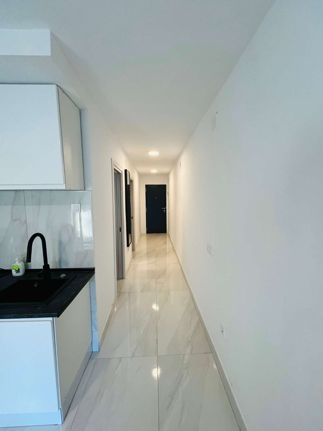 SE VENDE BONITO APARTAMENTO  REFORMADO EN ZONA LOS PACOS (FUENGIROLA)