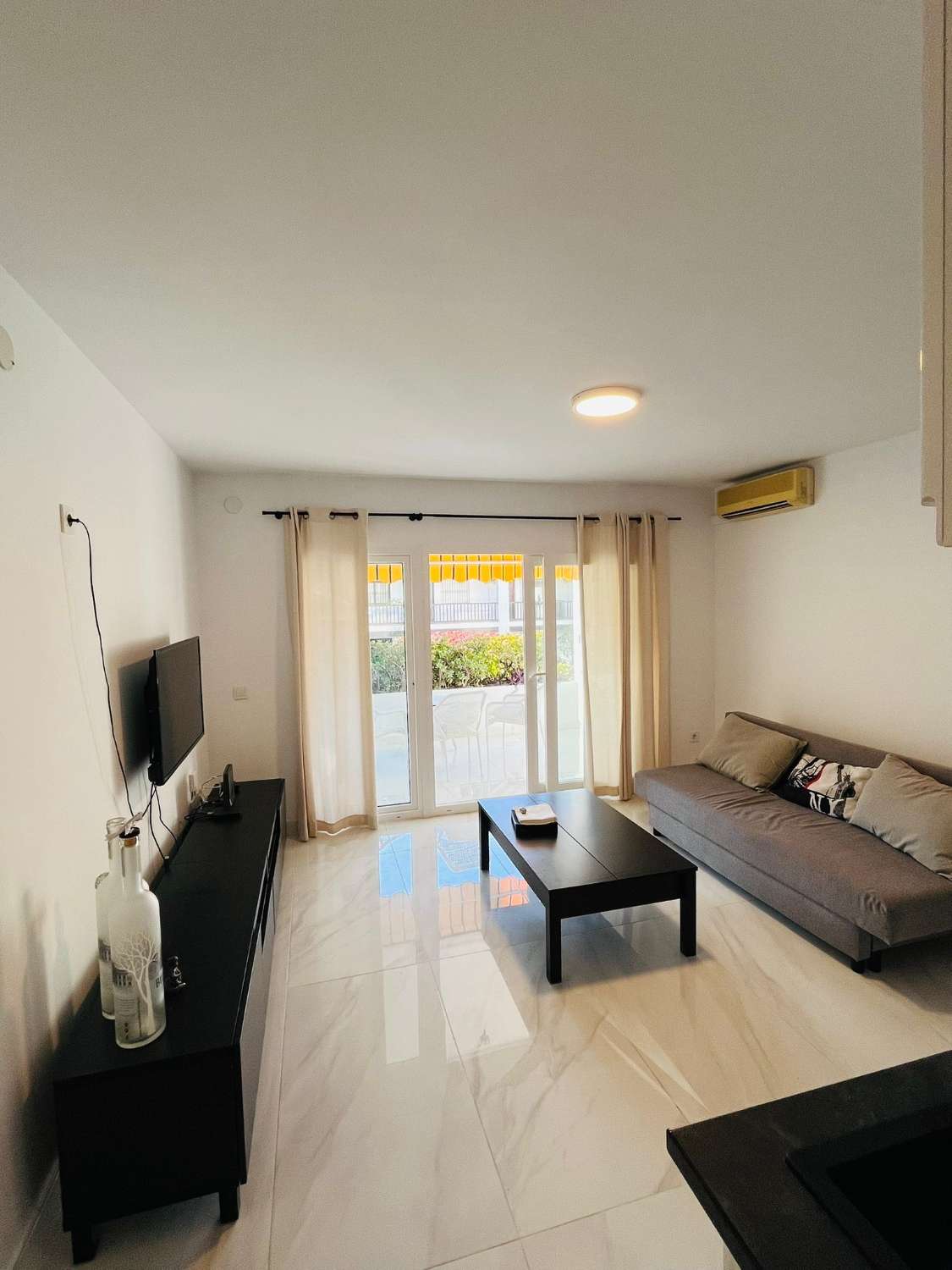 SE VENDE BONITO APARTAMENTO  REFORMADO EN ZONA LOS PACOS (FUENGIROLA)