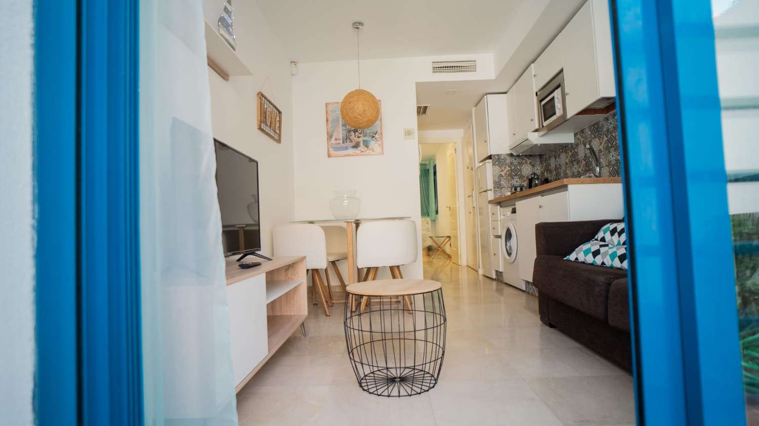 Se alquila desde ahora hasta 30/4/2026  bonito apartamento en Benalmádena Costa a 200 metros de la playa