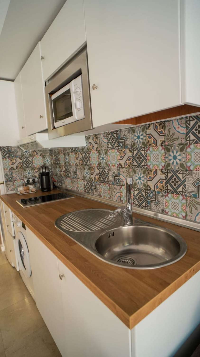 Se alquila desde ahora hasta 30/4/2026  bonito apartamento en Benalmádena Costa a 200 metros de la playa