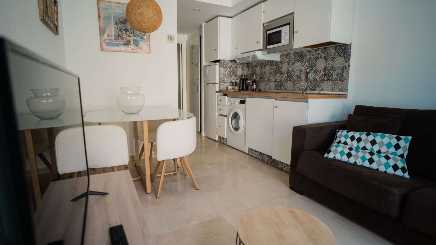 Se alquila desde ahora hasta 30/4/2026  bonito apartamento en Benalmádena Costa a 200 metros de la playa