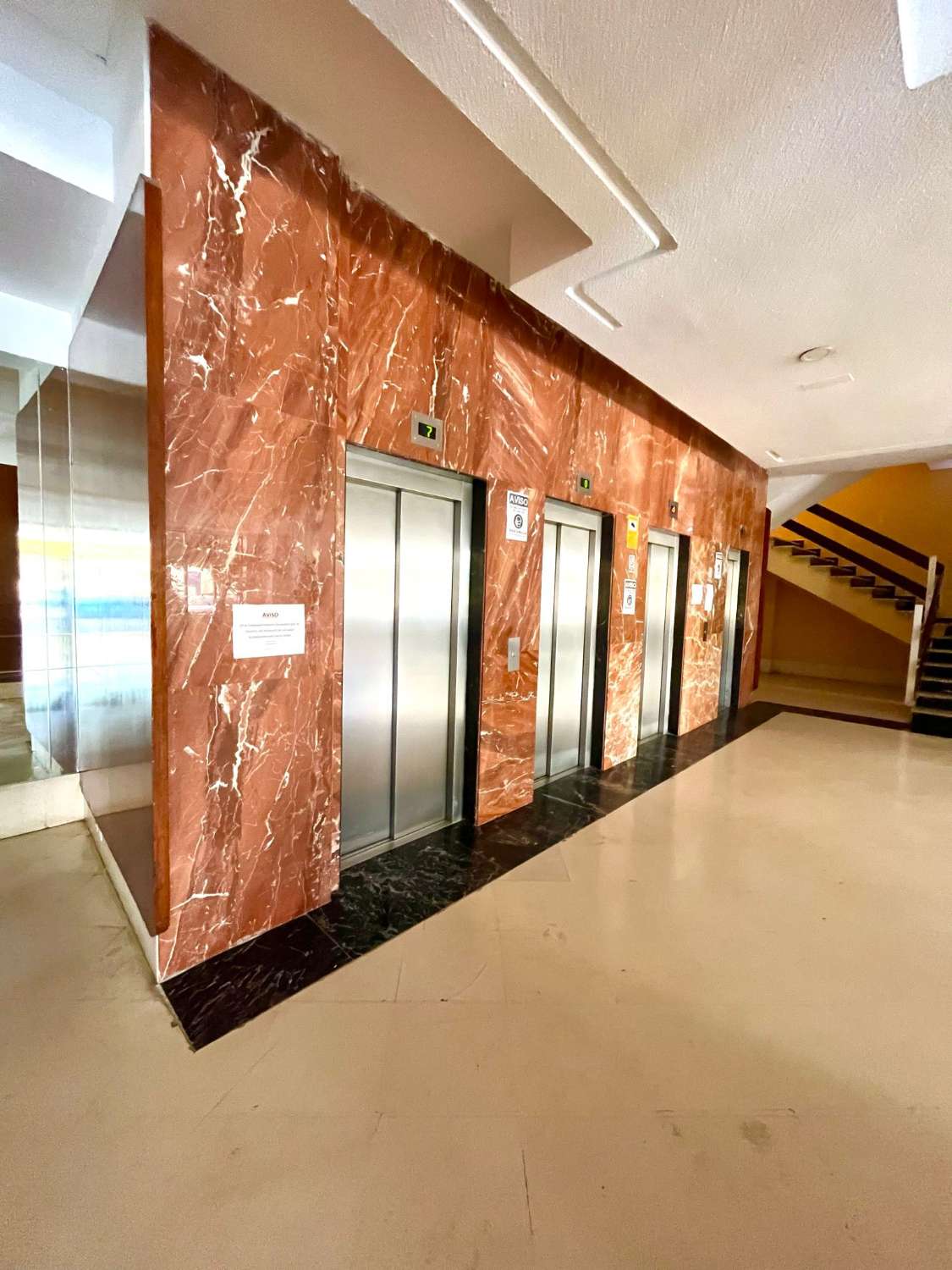 SE ALQUILA DESDE  1.2.26  HASTA 30.4.26 Y DESDE 1/9/2026-30/6/2027 BONITO ESTUDIO EN EL CENTRO DE TORREMOLINOS .