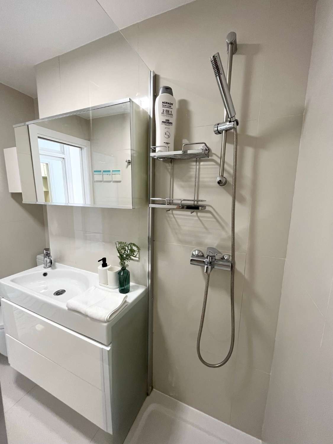 SE ALQUILA DESDE  1.2.26  HASTA 30.4.26 Y DESDE 1/9/2026-30/6/2027 BONITO ESTUDIO EN EL CENTRO DE TORREMOLINOS .