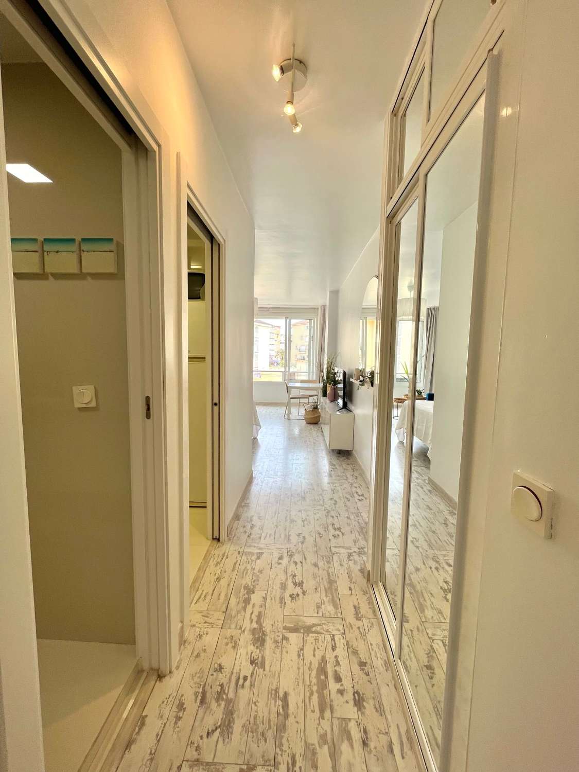 SE ALQUILA DESDE  1.2.26  HASTA 30.4.26 Y DESDE 1/9/2026-30/6/2027 BONITO ESTUDIO EN EL CENTRO DE TORREMOLINOS .