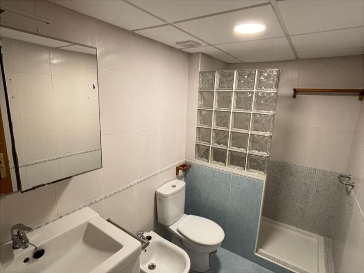 SE VENDE BONITO  PISO CON VISTAS AL MAR EN TORREMOLINOS ZONA EL PINILLO