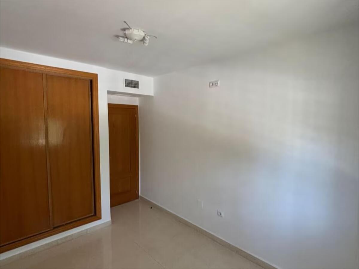 SE VENDE BONITO  PISO CON VISTAS AL MAR EN TORREMOLINOS ZONA EL PINILLO