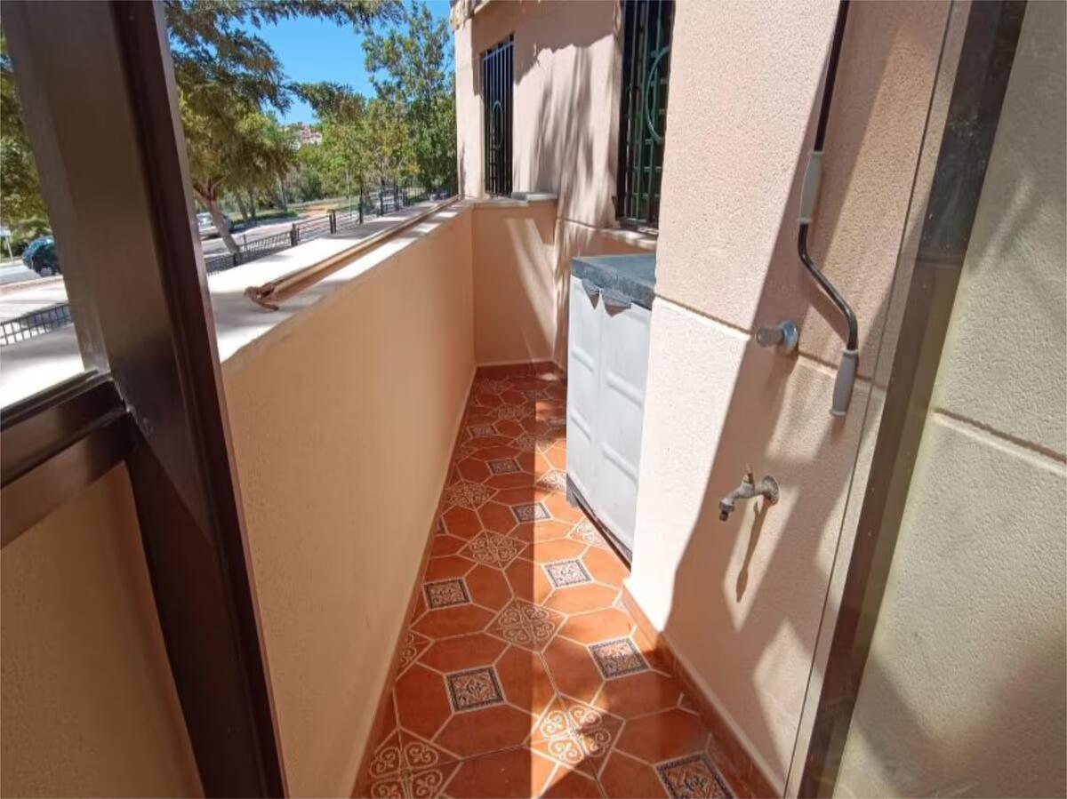 SE VENDE BONITO  PISO CON VISTAS AL MAR EN TORREMOLINOS ZONA EL PINILLO