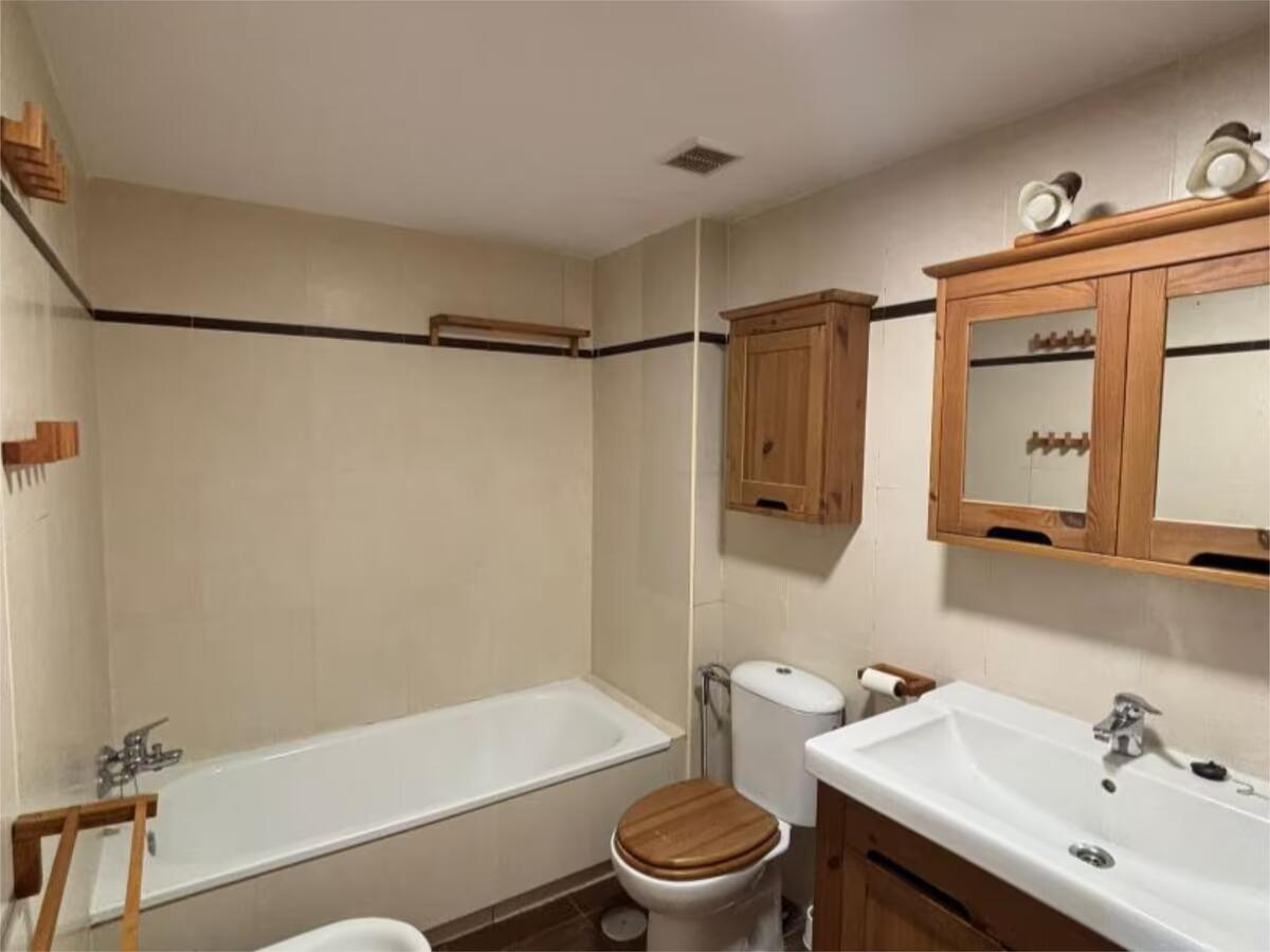 SE VENDE BONITO  PISO CON VISTAS AL MAR EN TORREMOLINOS ZONA EL PINILLO