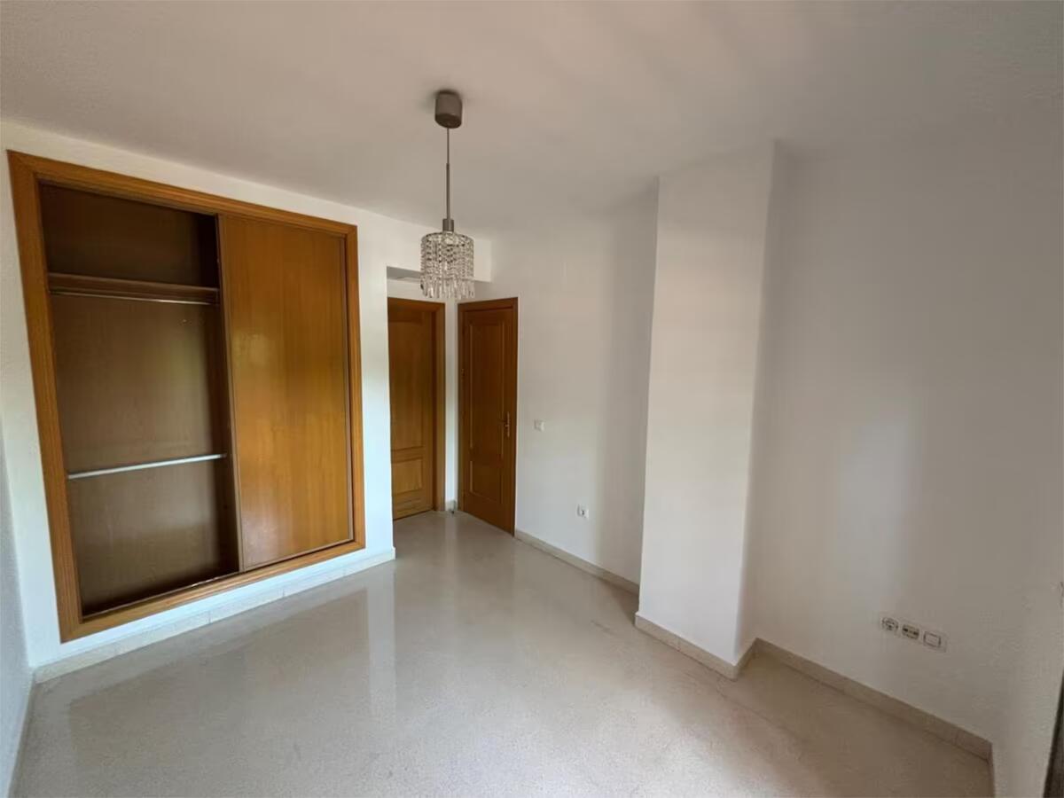 SE VENDE BONITO  PISO CON VISTAS AL MAR EN TORREMOLINOS ZONA EL PINILLO