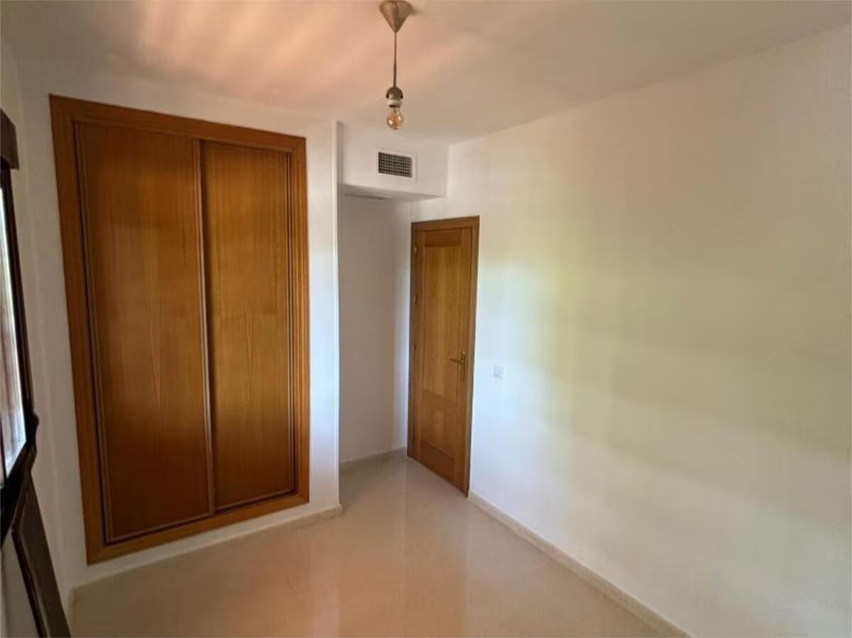 SE VENDE BONITO  PISO CON VISTAS AL MAR EN TORREMOLINOS ZONA EL PINILLO