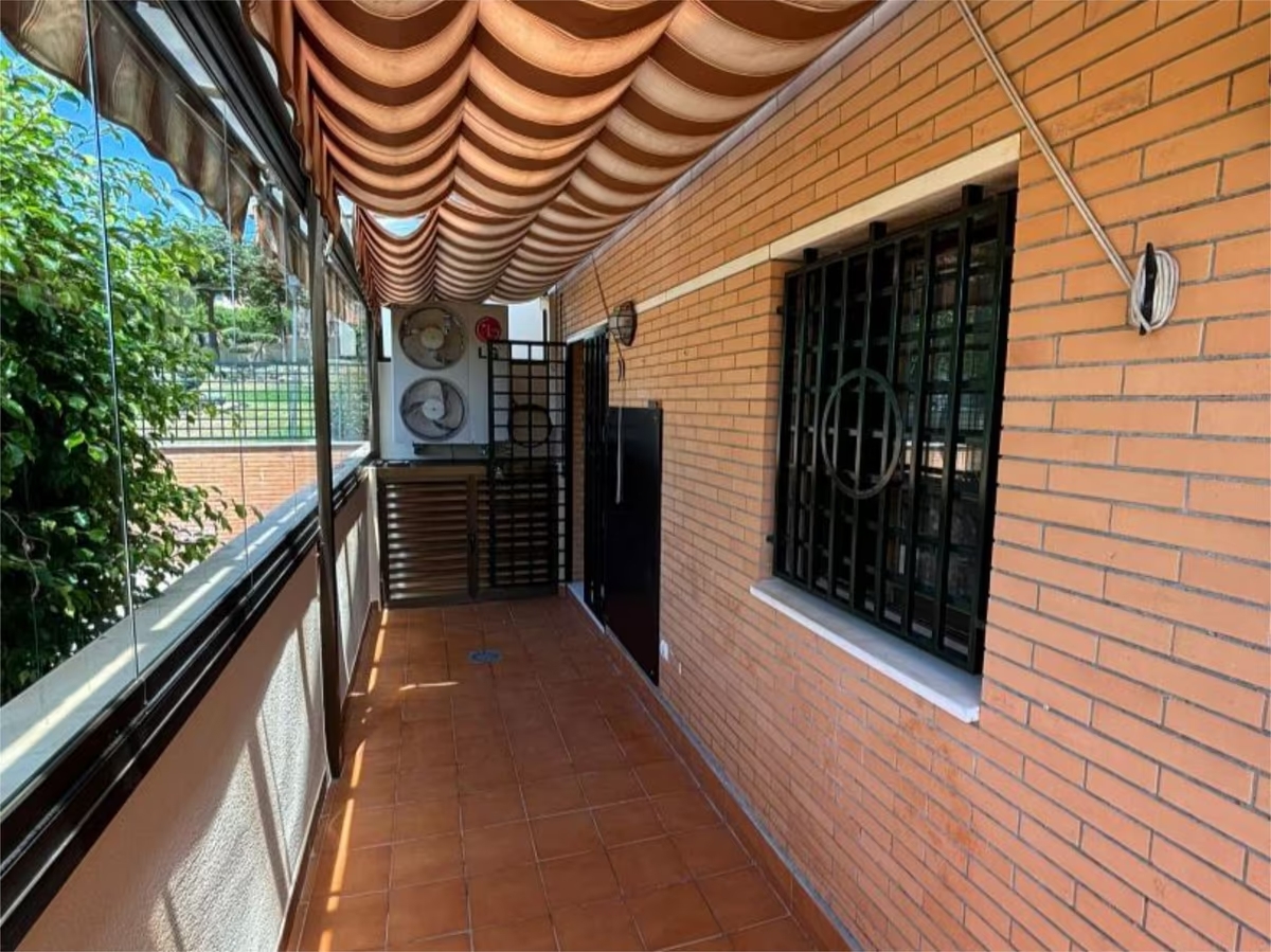 SE VENDE BONITO  PISO CON VISTAS AL MAR EN TORREMOLINOS ZONA EL PINILLO