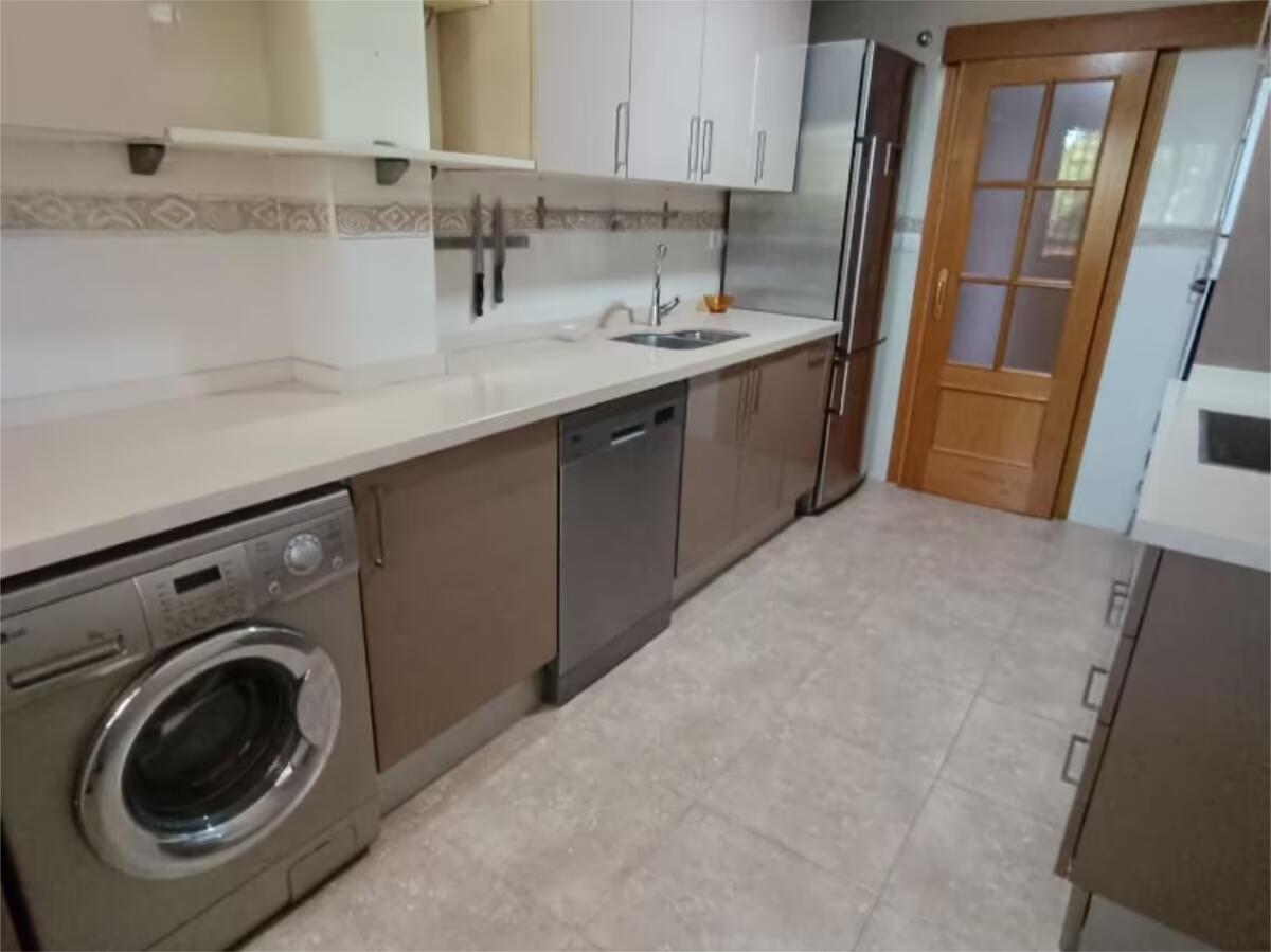 SE VENDE BONITO  PISO CON VISTAS AL MAR EN TORREMOLINOS ZONA EL PINILLO