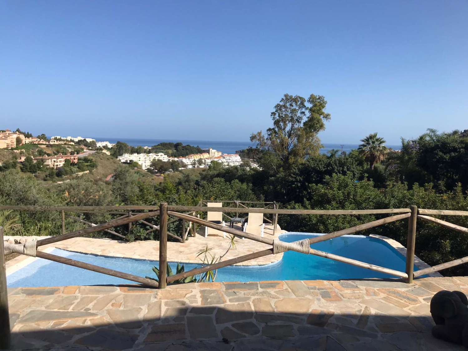 Se alquilla desde Marzo 2026 a Diciembre 2026 bonita villa independiente con vistas al mar  muy privada cerca de Benalmadena Pueblo