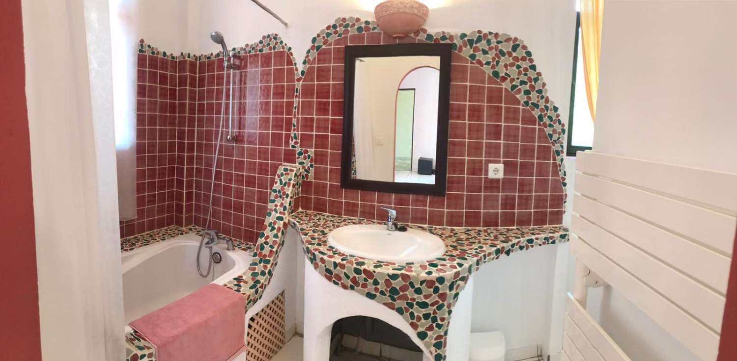 Se alquilla desde Marzo 2026 a Diciembre 2026 bonita villa independiente con vistas al mar  muy privada cerca de Benalmadena Pueblo