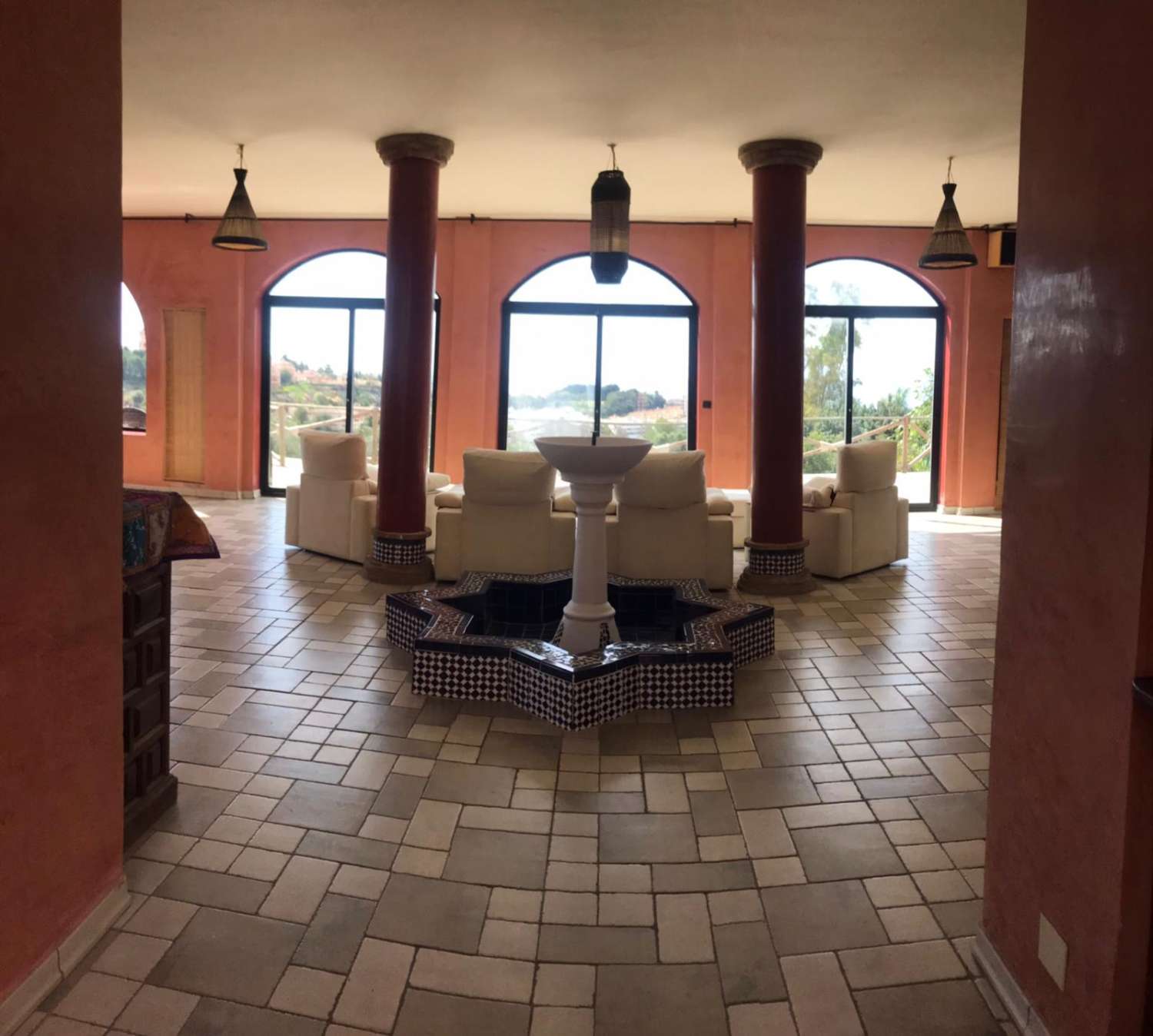 Se alquilla desde Marzo 2026 a Diciembre 2026 bonita villa independiente con vistas al mar  muy privada cerca de Benalmadena Pueblo