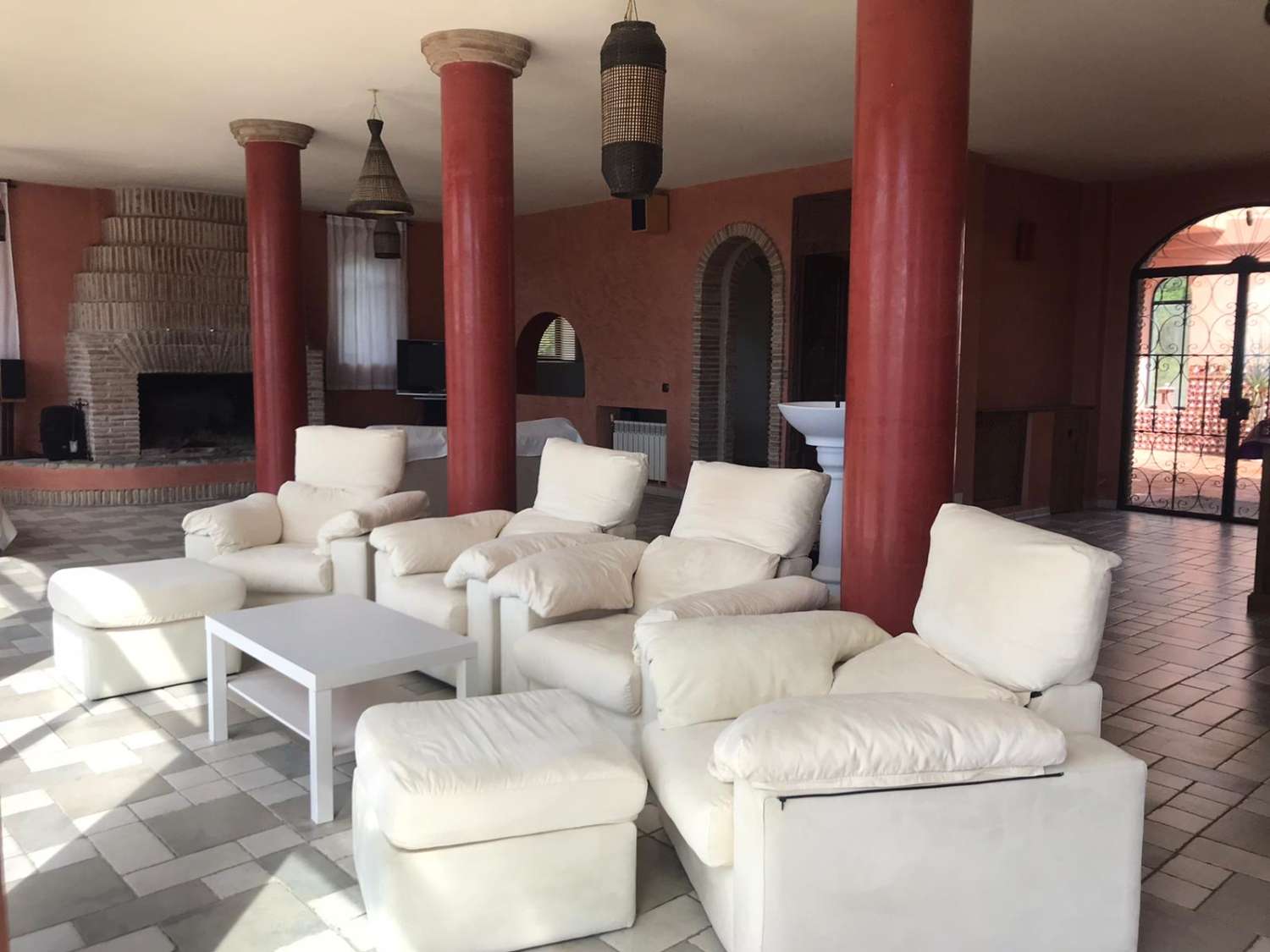 Se alquilla desde Marzo 2026 a Diciembre 2026 bonita villa independiente con vistas al mar  muy privada cerca de Benalmadena Pueblo