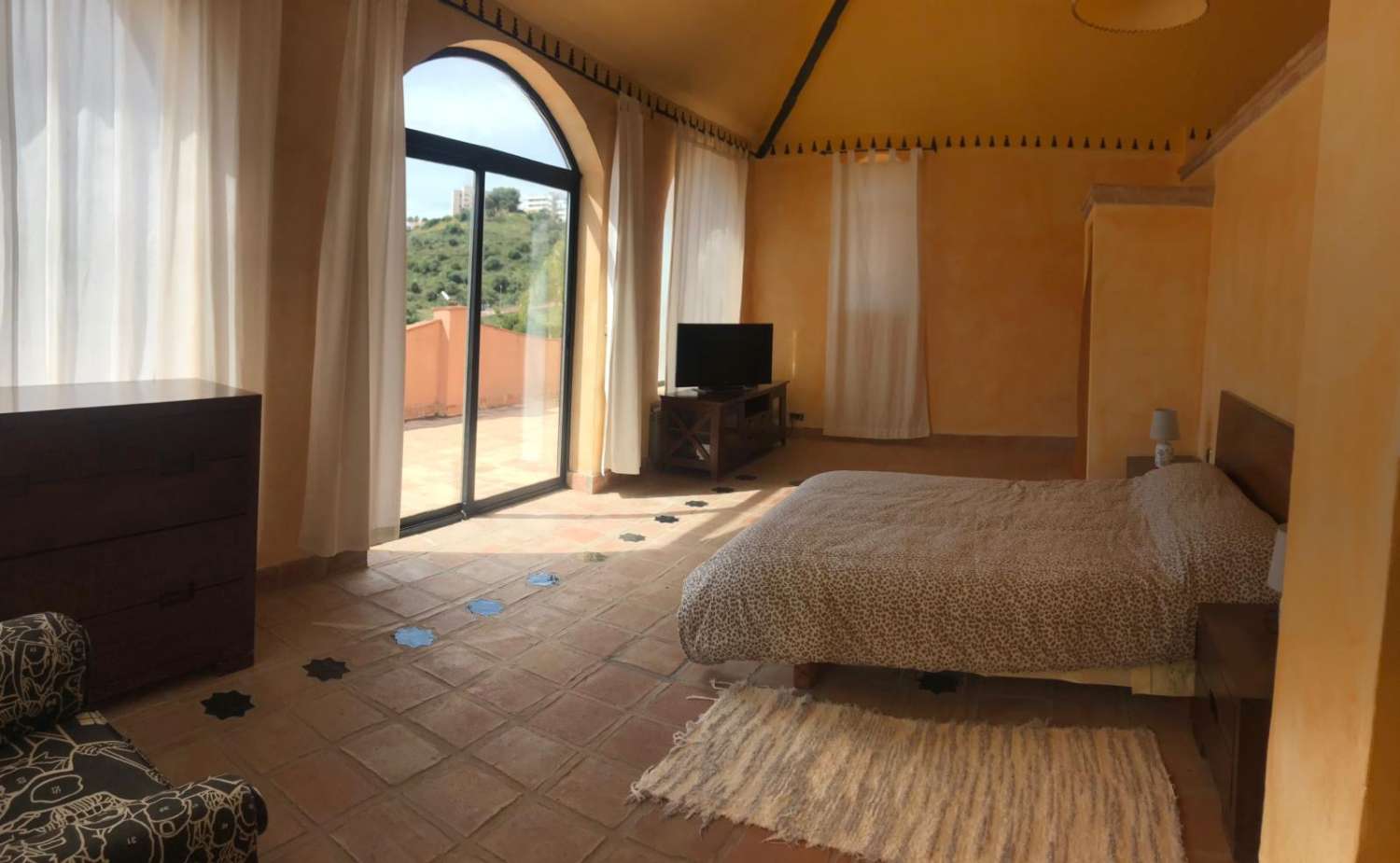 Se alquilla desde Marzo 2026 a Diciembre 2026 bonita villa independiente con vistas al mar  muy privada cerca de Benalmadena Pueblo