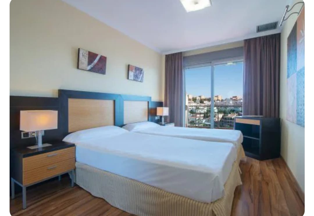 SE ALQUILA  DESDE  1.5-26- 30.6.26 y desde 1.9.26-30.6.27  MODERNO ÁTICO DÚPLEX A 200 M DE LA PLAYA EN BENALMADENA