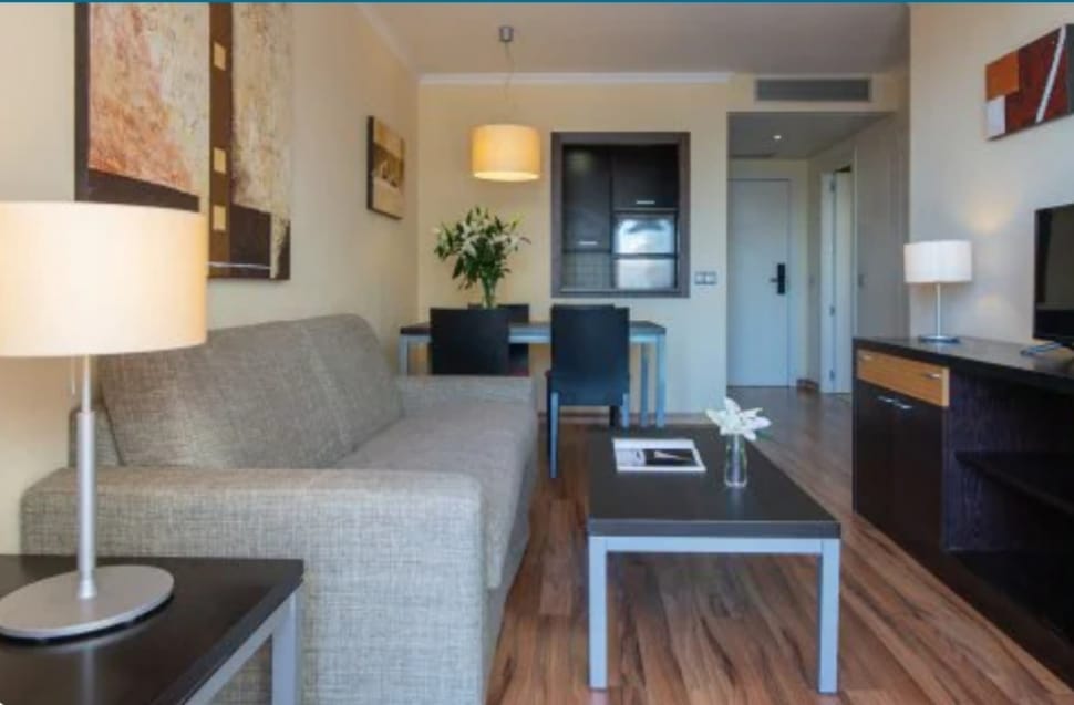 SE ALQUILA  DESDE  1.5-26- 30.6.26 y desde 1.9.26-30.6.27  MODERNO ÁTICO DÚPLEX A 200 M DE LA PLAYA EN BENALMADENA