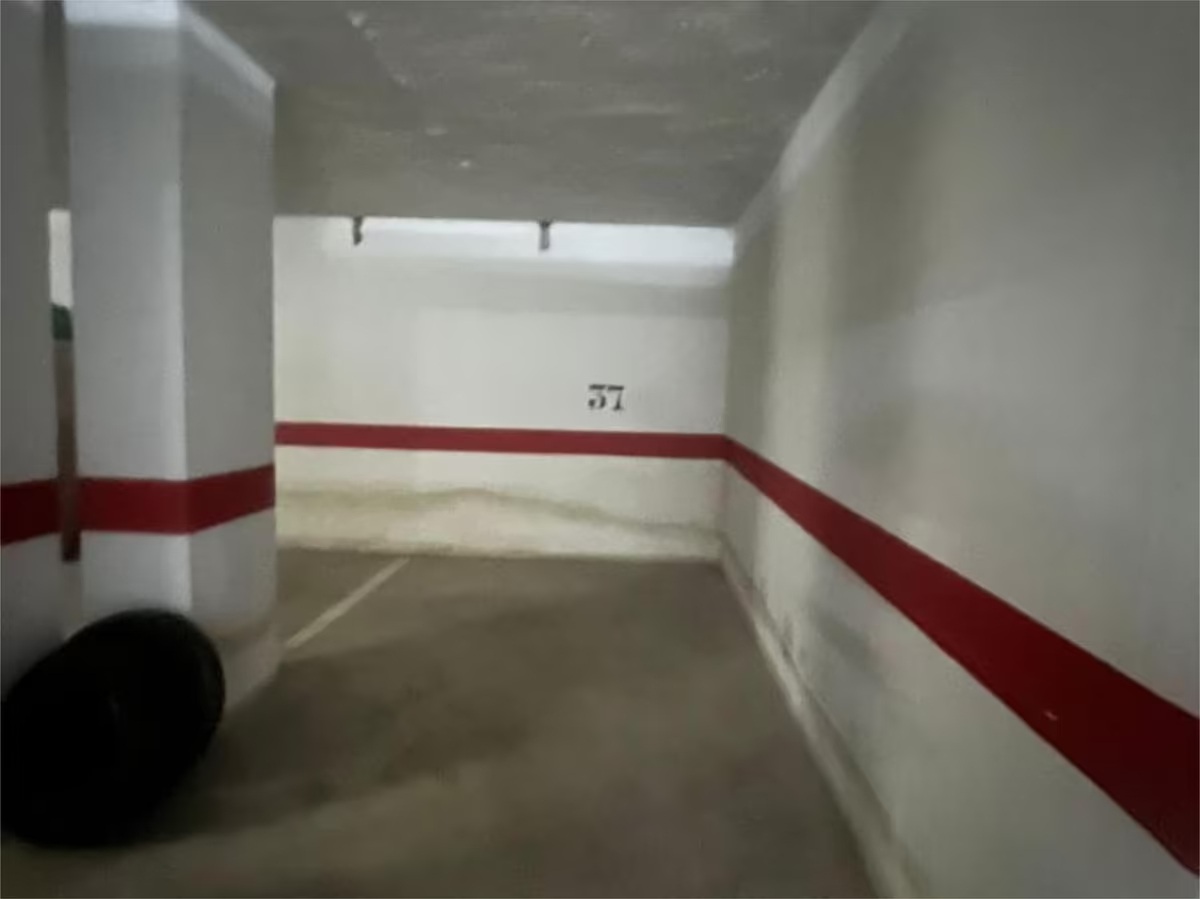 SE ALQUILA POR LARGA TEMPORADA BONITO APARTAMENTOV SEMIAMUEBLADO  ENFRENTE DE LA PLAYA EN BENALMADENA