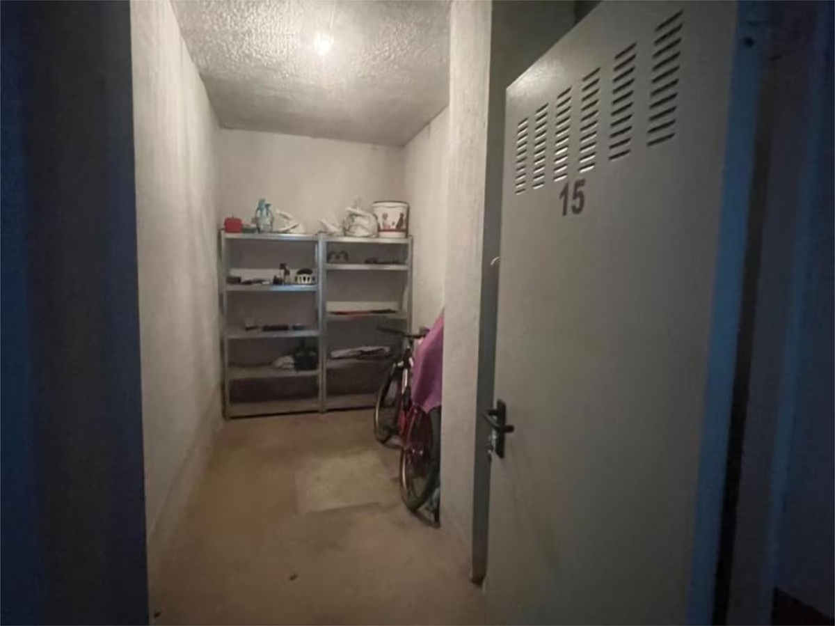 SE ALQUILA POR LARGA TEMPORADA BONITO APARTAMENTOV SEMIAMUEBLADO  ENFRENTE DE LA PLAYA EN BENALMADENA