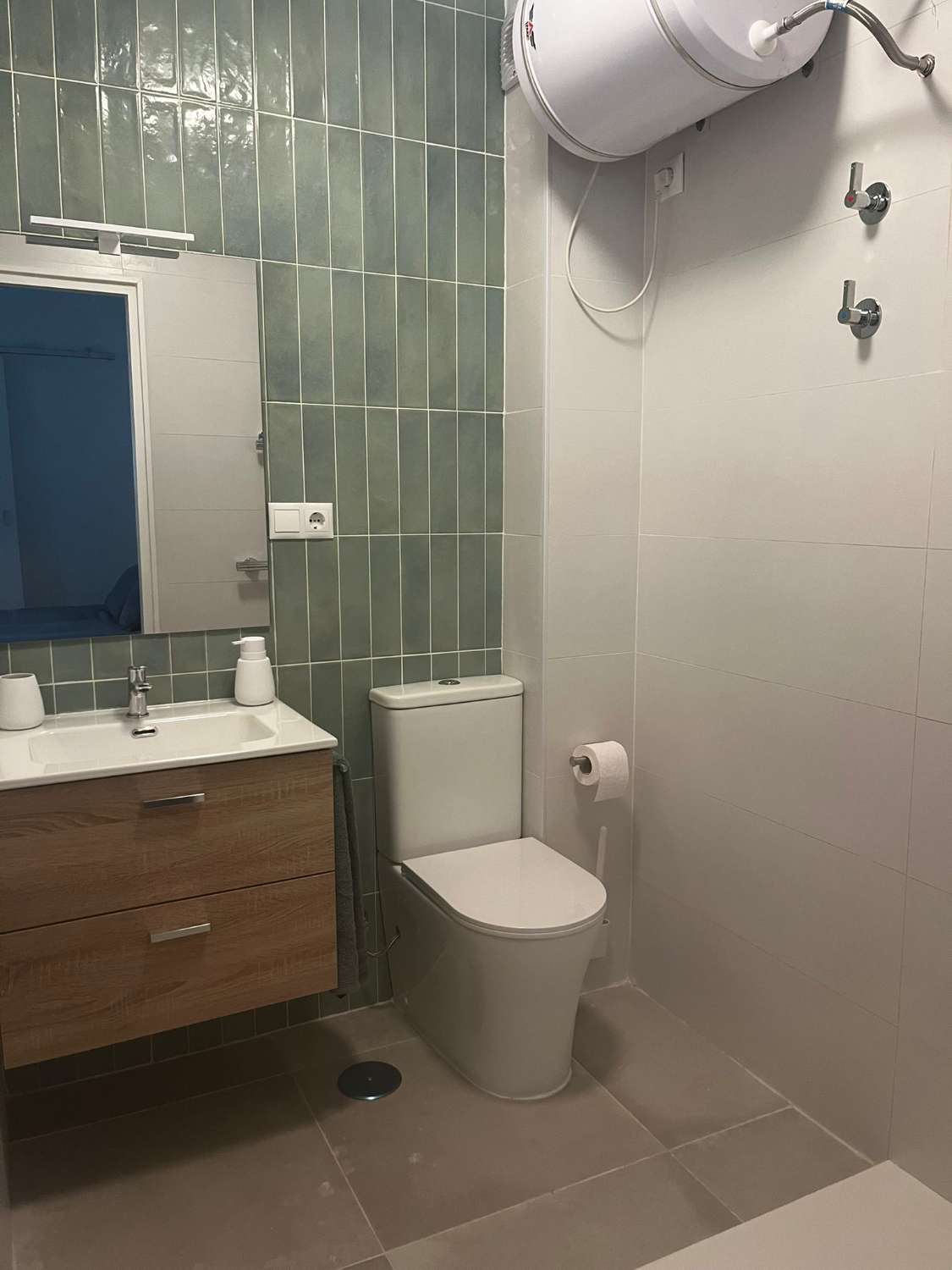 SE ALQUILA DESDE AHORA HASTA  15.6.26 Y DESDE 1.9.26-15.6.27  BONITO APARTAMENTO EN BENALMADENA A 60 METROS DE LA PLAYA