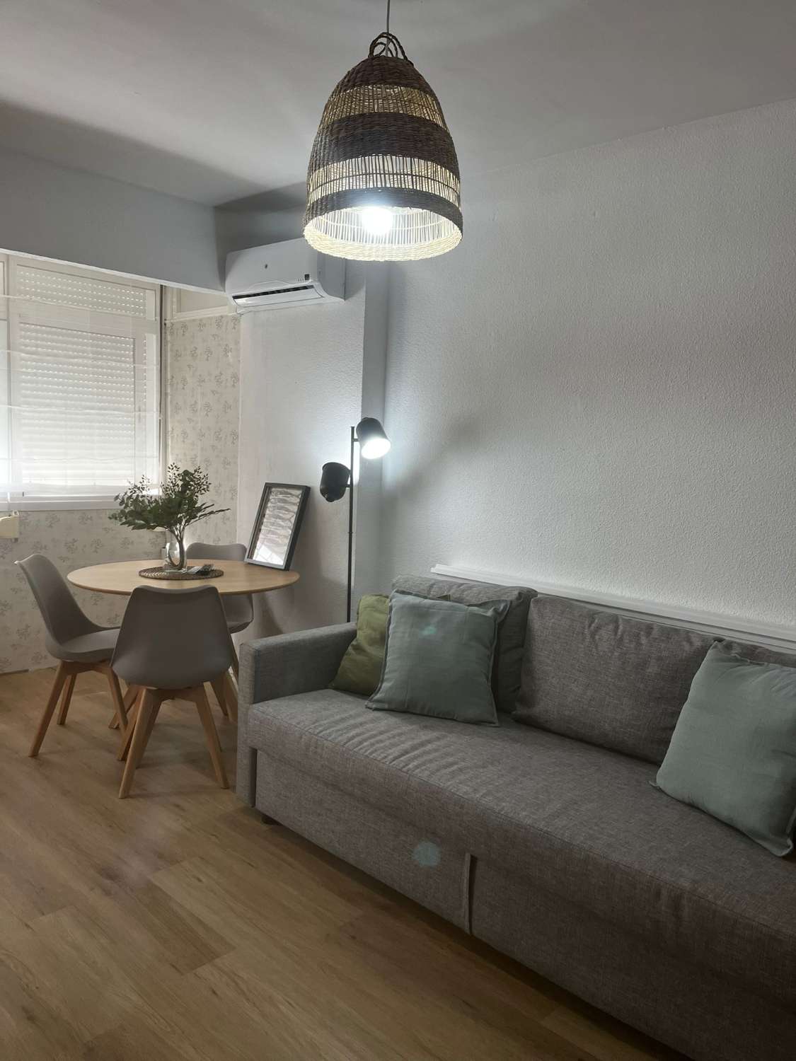 SE ALQUILA DESDE AHORA HASTA  15.6.26 Y DESDE 1.9.26-15.6.27  BONITO APARTAMENTO EN BENALMADENA A 60 METROS DE LA PLAYA