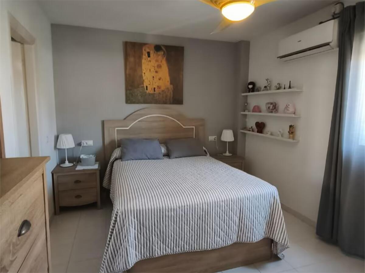SE VENDE BONITO APARTAMENTO CON VISTAS AL MAR  EN TORREMOLINOS