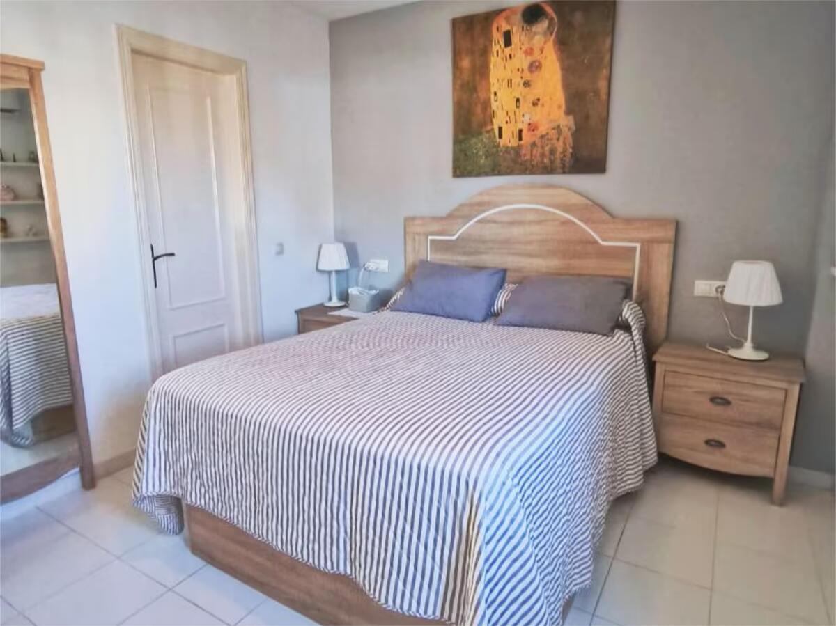 SE VENDE BONITO APARTAMENTO CON VISTAS AL MAR  EN TORREMOLINOS