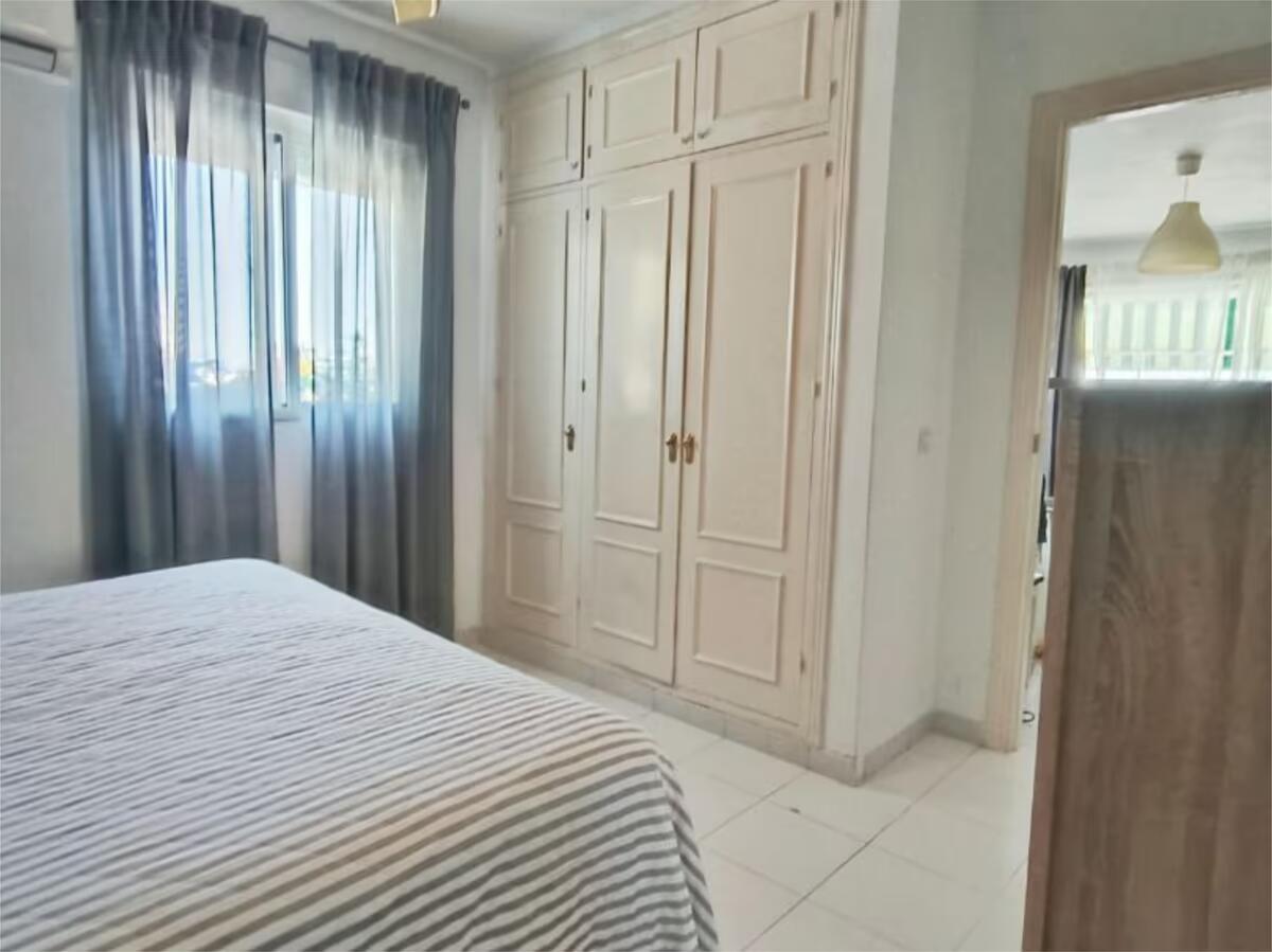 SE VENDE BONITO APARTAMENTO CON VISTAS AL MAR  EN TORREMOLINOS