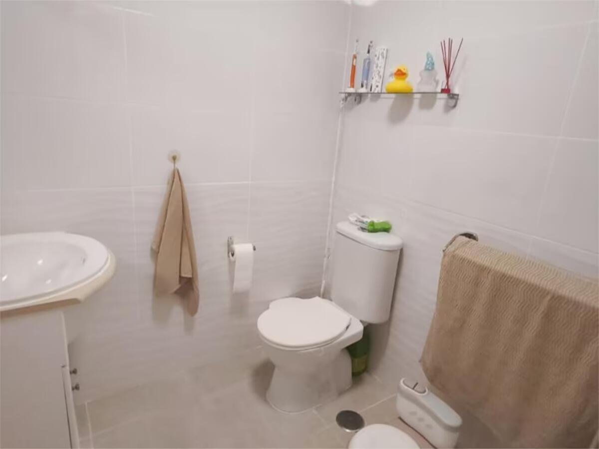 SE VENDE BONITO APARTAMENTO CON VISTAS AL MAR  EN TORREMOLINOS