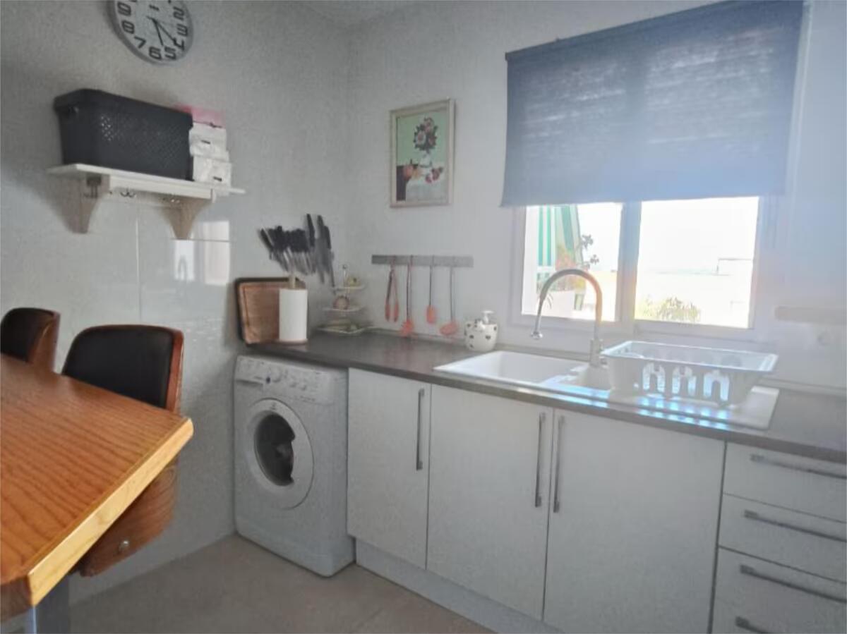 SE VENDE BONITO APARTAMENTO CON VISTAS AL MAR  EN TORREMOLINOS