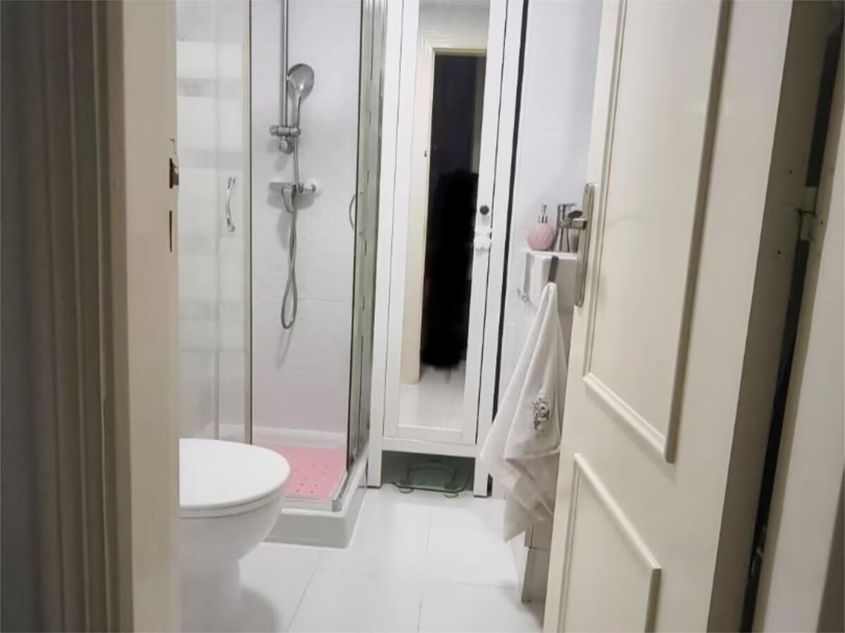 SE VENDE BONITO APARTAMENTO CON VISTAS AL MAR  EN TORREMOLINOS