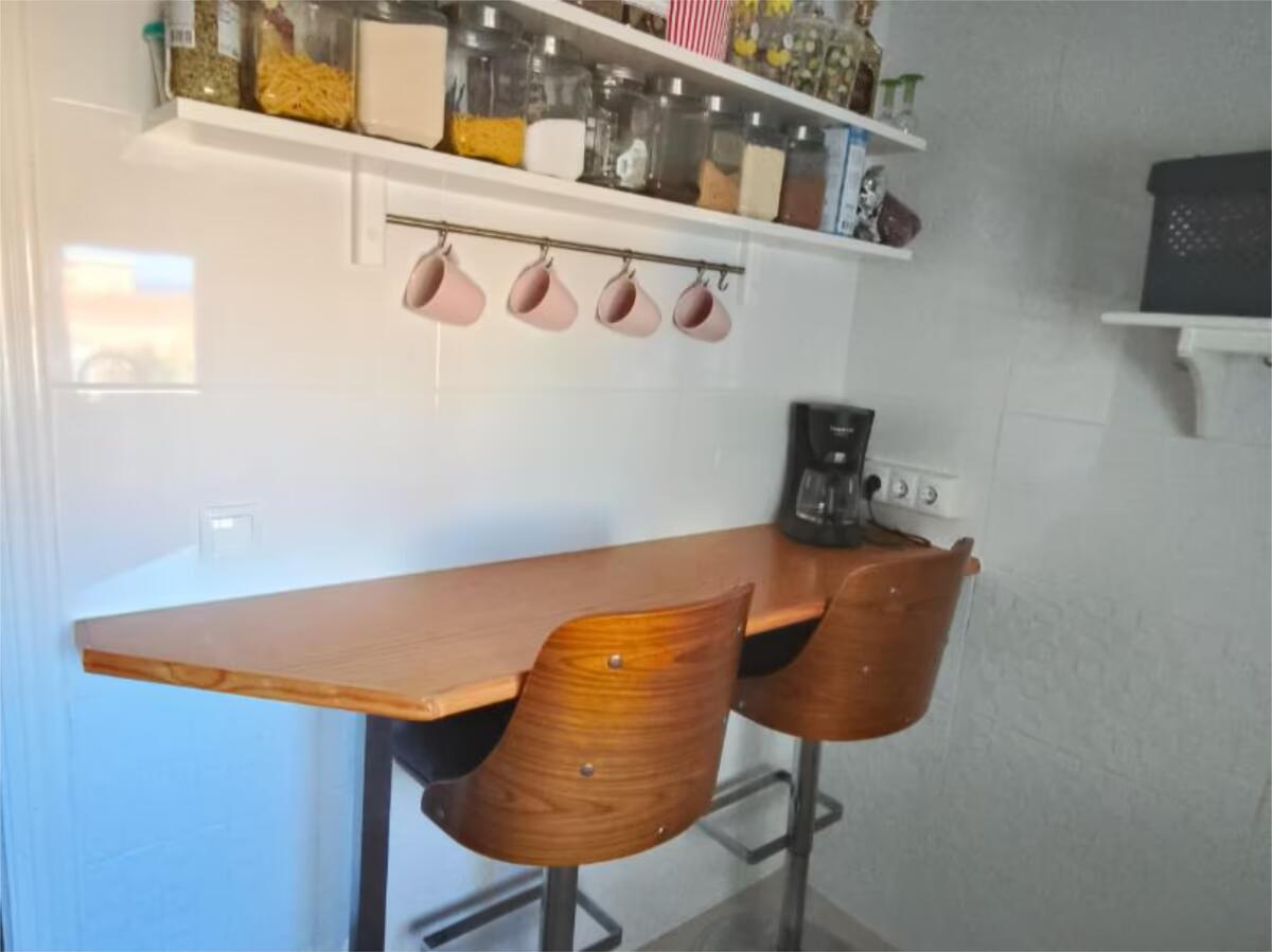 SE VENDE BONITO APARTAMENTO CON VISTAS AL MAR  EN TORREMOLINOS