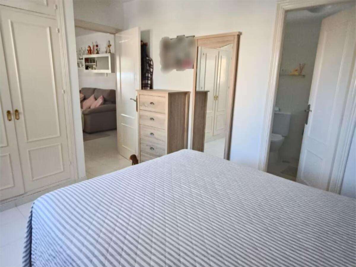 SE VENDE BONITO APARTAMENTO CON VISTAS AL MAR  EN TORREMOLINOS