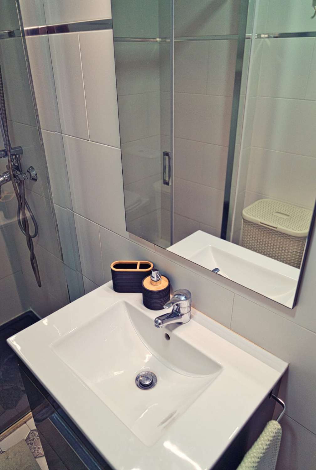 SE ALQUILA DESDE  1.9.26-15.6.27 BONITO APARTAMENTO A 100 METROS DE LA PLAYA EN BENALMÁDENA