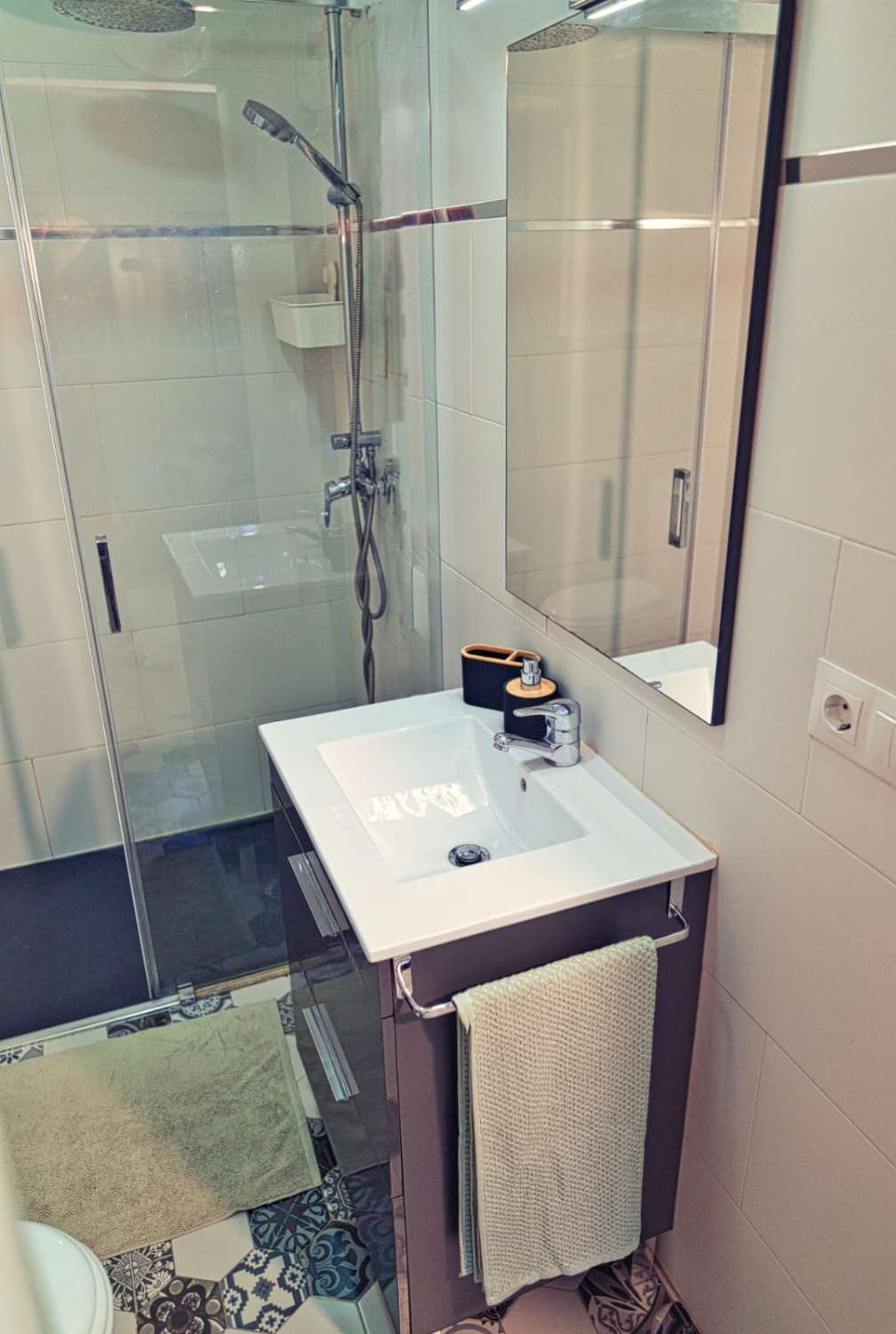 SE ALQUILA DESDE  1.9.26-15.6.27 BONITO APARTAMENTO A 100 METROS DE LA PLAYA EN BENALMÁDENA